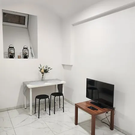 21 - Ghetto Heroes Square Apartment *